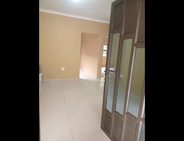 2 BEDROOM PROPERTY TO RENT IN KWADABEKA A